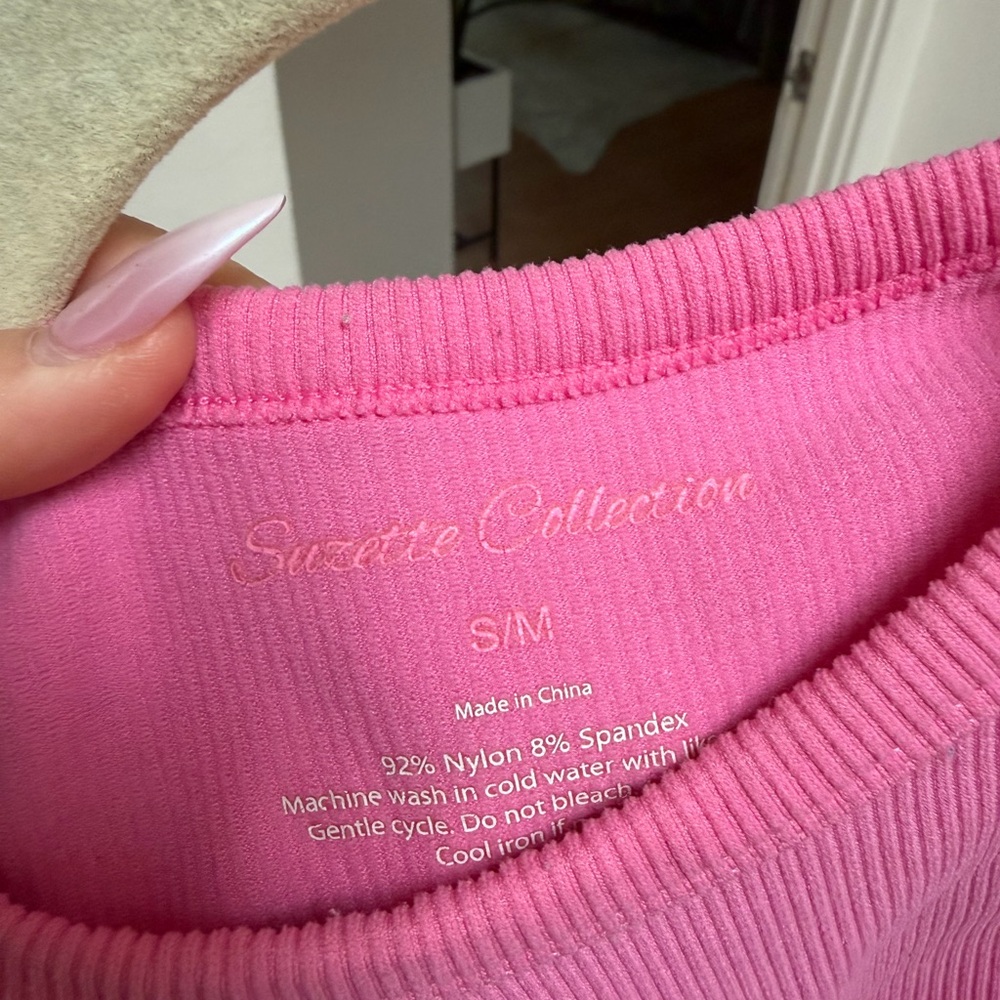 Chic Pink Ribbed Crop Top - Picture 2 of 2